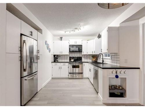 16283 10 Street Sw, Calgary, AB - Indoor Photo Showing Kitchen With Upgraded Kitchen
