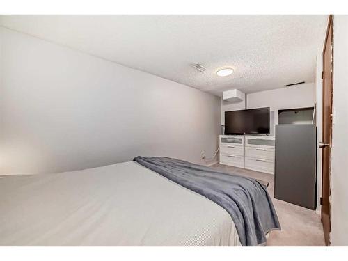231 Penmeadows Close Se, Calgary, AB - Indoor Photo Showing Bedroom