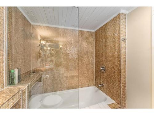 3812 6 Street Sw, Calgary, AB - Indoor Photo Showing Bathroom