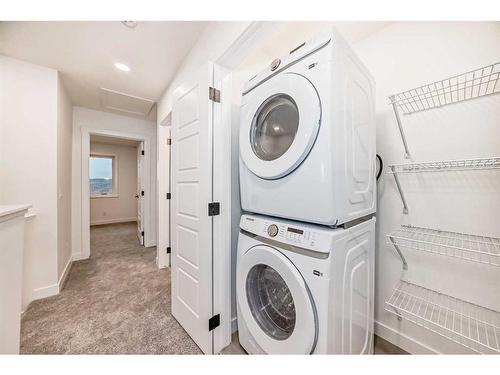 330 Lucas Avenue Nw, Calgary, AB - Indoor Photo Showing Laundry Room