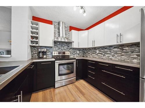 56 Hawkville Place Nw, Calgary, AB - Indoor Photo Showing Kitchen With Upgraded Kitchen