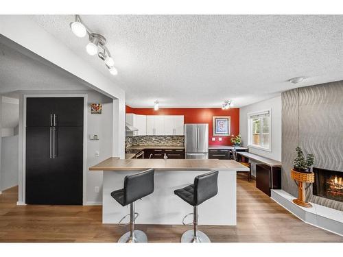 56 Hawkville Place Nw, Calgary, AB - Indoor Photo Showing Kitchen