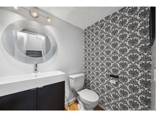 56 Hawkville Place Nw, Calgary, AB - Indoor Photo Showing Bathroom