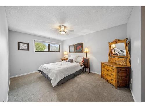 56 Hawkville Place Nw, Calgary, AB - Indoor Photo Showing Bedroom
