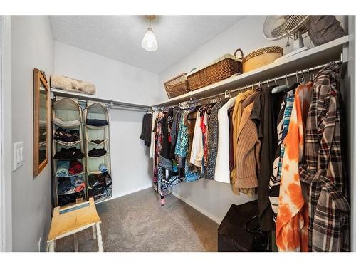 56 Hawkville Place Nw, Calgary, AB - Indoor With Storage