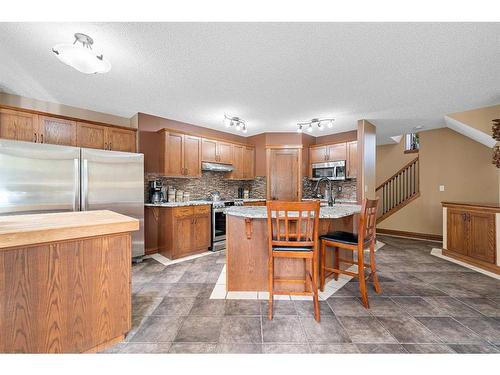 112 Hidden Ranch Close Nw, Calgary, AB - Indoor Photo Showing Kitchen