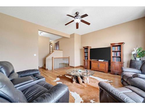 112 Hidden Ranch Close Nw, Calgary, AB - Indoor Photo Showing Living Room