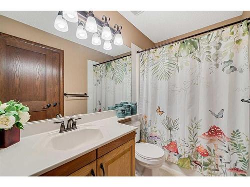 112 Hidden Ranch Close Nw, Calgary, AB - Indoor Photo Showing Bathroom