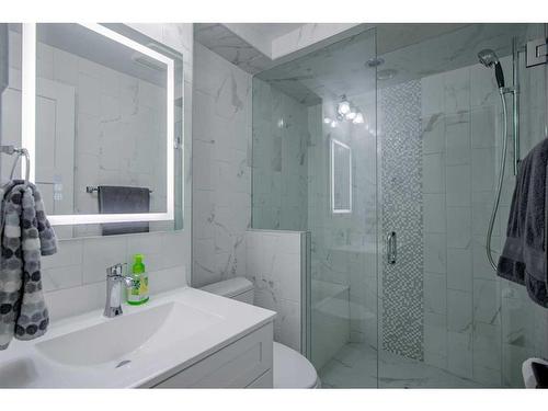 54 Warwick Drive Sw, Calgary, AB - Indoor Photo Showing Bathroom