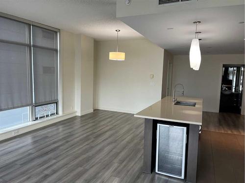 301-530 12 Avenue Sw, Calgary, AB - Indoor Photo Showing Kitchen