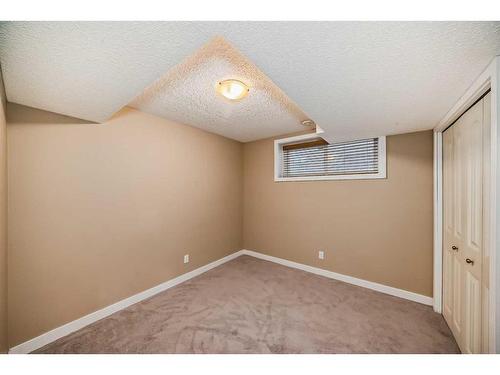 70 Panamount Villas Nw, Calgary, AB - Indoor Photo Showing Other Room