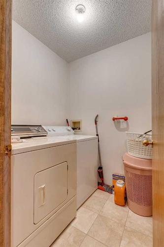 76 Ventura Way Ne, Calgary, AB - Indoor Photo Showing Laundry Room