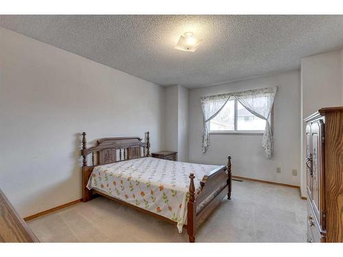 76 Ventura Way Ne, Calgary, AB - Indoor Photo Showing Bedroom