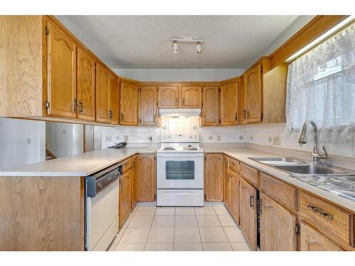 76 Ventura Way Ne, Calgary, AB - Indoor Photo Showing Kitchen With Double Sink