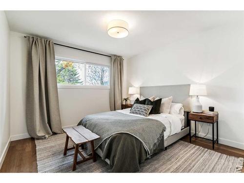 8223 4A Street Sw, Calgary, AB - Indoor Photo Showing Bedroom