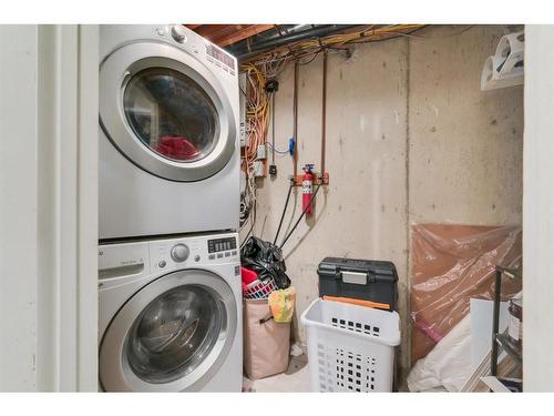 37 Midridge Green Se, Calgary, AB - Indoor Photo Showing Laundry Room