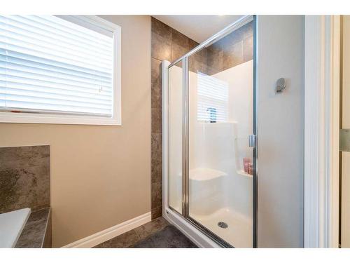197 Cranarch Crescent Se, Calgary, AB - Indoor Photo Showing Bathroom