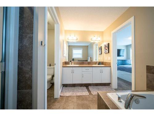 197 Cranarch Crescent Se, Calgary, AB - Indoor Photo Showing Bathroom