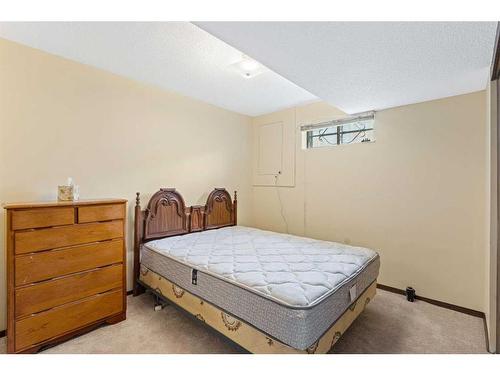 64 Bedford Circle Ne, Calgary, AB - Indoor Photo Showing Bedroom
