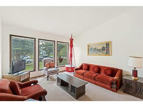 64 Bedford Circle Ne, Calgary, AB - Indoor Photo Showing Living Room