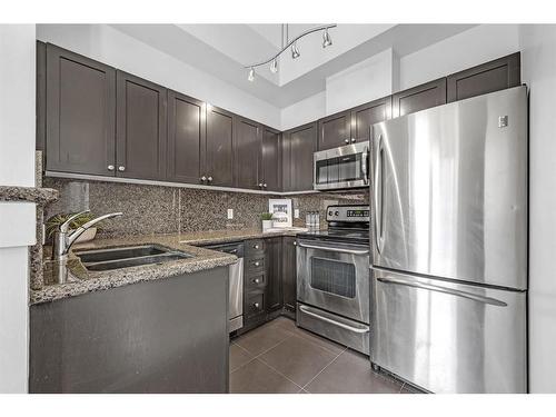 2005-1111 6 Avenue Sw, Calgary, AB - Indoor Photo Showing Kitchen With Stainless Steel Kitchen With Double Sink With Upgraded Kitchen