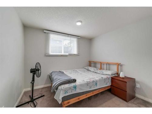 223 56 Avenue Ne, Calgary, AB - Indoor Photo Showing Bedroom