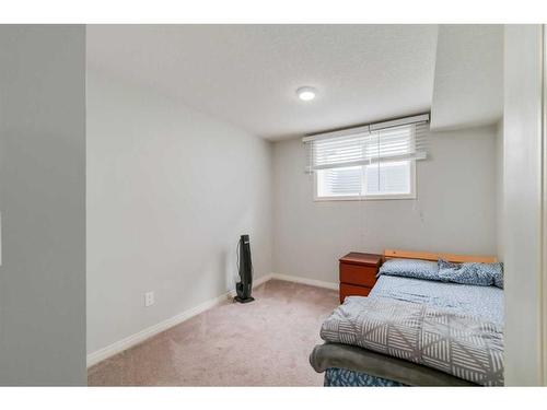 223 56 Avenue Ne, Calgary, AB - Indoor Photo Showing Bedroom