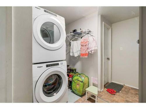 223 56 Avenue Ne, Calgary, AB - Indoor Photo Showing Laundry Room