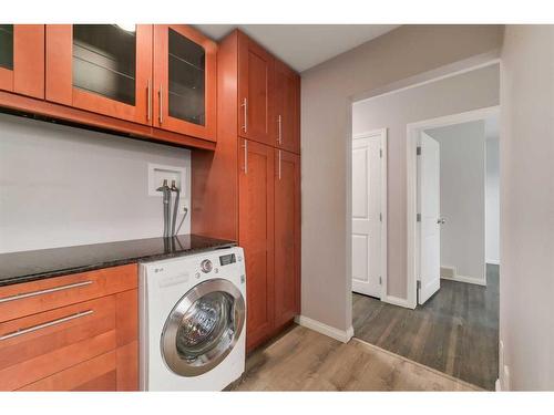 223 56 Avenue Ne, Calgary, AB - Indoor Photo Showing Laundry Room
