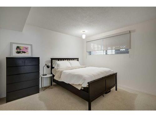1023 Canford Place Sw, Calgary, AB - Indoor Photo Showing Bedroom