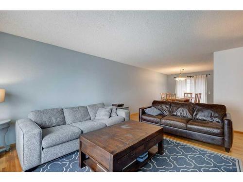 1023 Canford Place Sw, Calgary, AB - Indoor Photo Showing Living Room