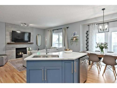 8009 Cougar Ridge Avenue Sw, Calgary, AB - Indoor With Fireplace