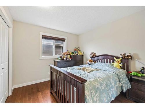 41 Sherwood Road Nw, Calgary, AB - Indoor Photo Showing Bedroom