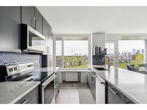 409-3204 Rideau Place Sw, Calgary, AB - Indoor Photo Showing Kitchen With Stainless Steel Kitchen With Upgraded Kitchen