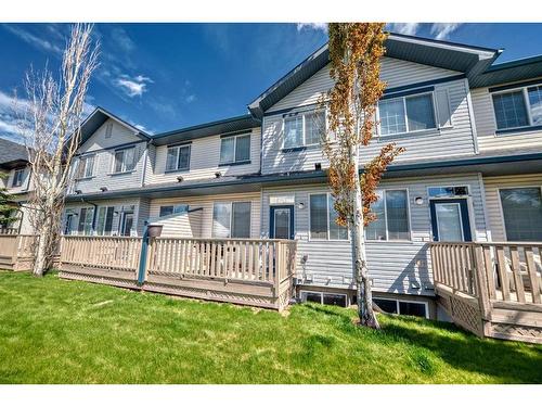 20 Everridge Gardens Sw, Calgary, AB - Outdoor With Deck Patio Veranda With Facade