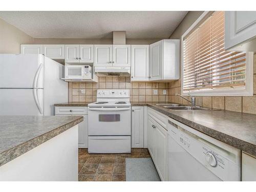 22 Royal Oak Gardens Nw, Calgary, AB - Indoor Photo Showing Kitchen With Double Sink
