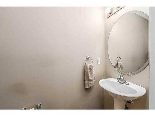 22 Royal Oak Gardens Nw, Calgary, AB - Indoor Photo Showing Bathroom