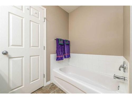 22 Royal Oak Gardens Nw, Calgary, AB - Indoor Photo Showing Bathroom
