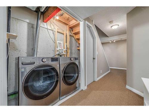 22 Royal Oak Gardens Nw, Calgary, AB - Indoor Photo Showing Laundry Room