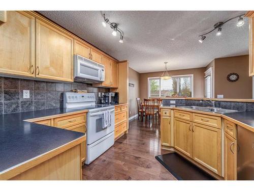 130 Evansmeade Close Nw, Calgary, AB - Indoor Photo Showing Kitchen With Double Sink