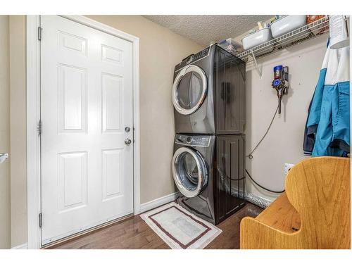 130 Evansmeade Close Nw, Calgary, AB - Indoor Photo Showing Laundry Room