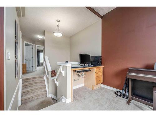 130 Evansmeade Close Nw, Calgary, AB - Indoor Photo Showing Other Room