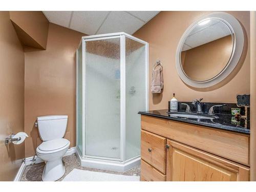 130 Evansmeade Close Nw, Calgary, AB - Indoor Photo Showing Bathroom