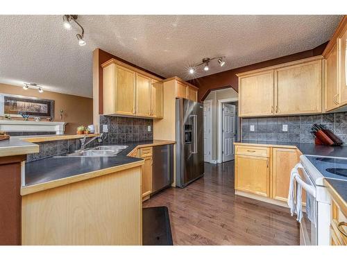 130 Evansmeade Close Nw, Calgary, AB - Indoor Photo Showing Kitchen With Double Sink