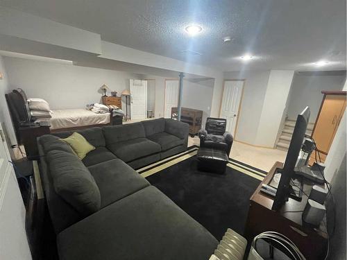 160 Somerglen Common Sw, Calgary, AB - Indoor Photo Showing Living Room