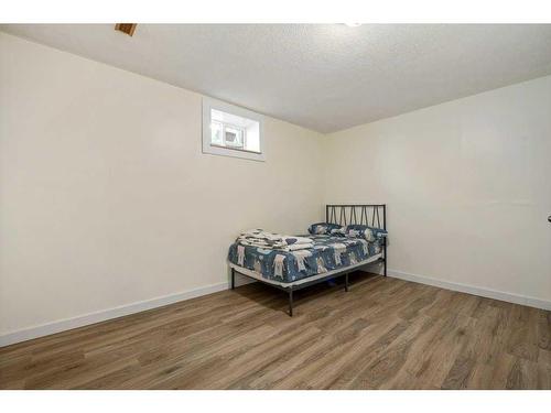 5028 Marlborough Drive Ne, Calgary, AB - Indoor Photo Showing Bedroom