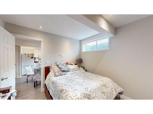 94 Copperleaf Terrace Se, Calgary, AB - Indoor Photo Showing Bedroom