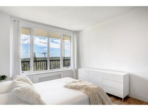 408-3339 Rideau Place Sw, Calgary, AB - Indoor Photo Showing Bedroom