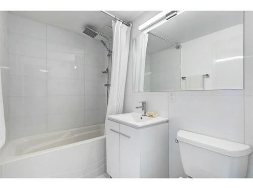 408-3339 Rideau Place Sw, Calgary, AB - Indoor Photo Showing Bathroom