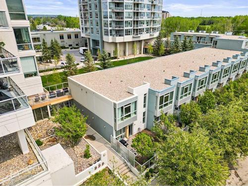 132-99 Spruce Place Sw, Calgary, AB - Outdoor